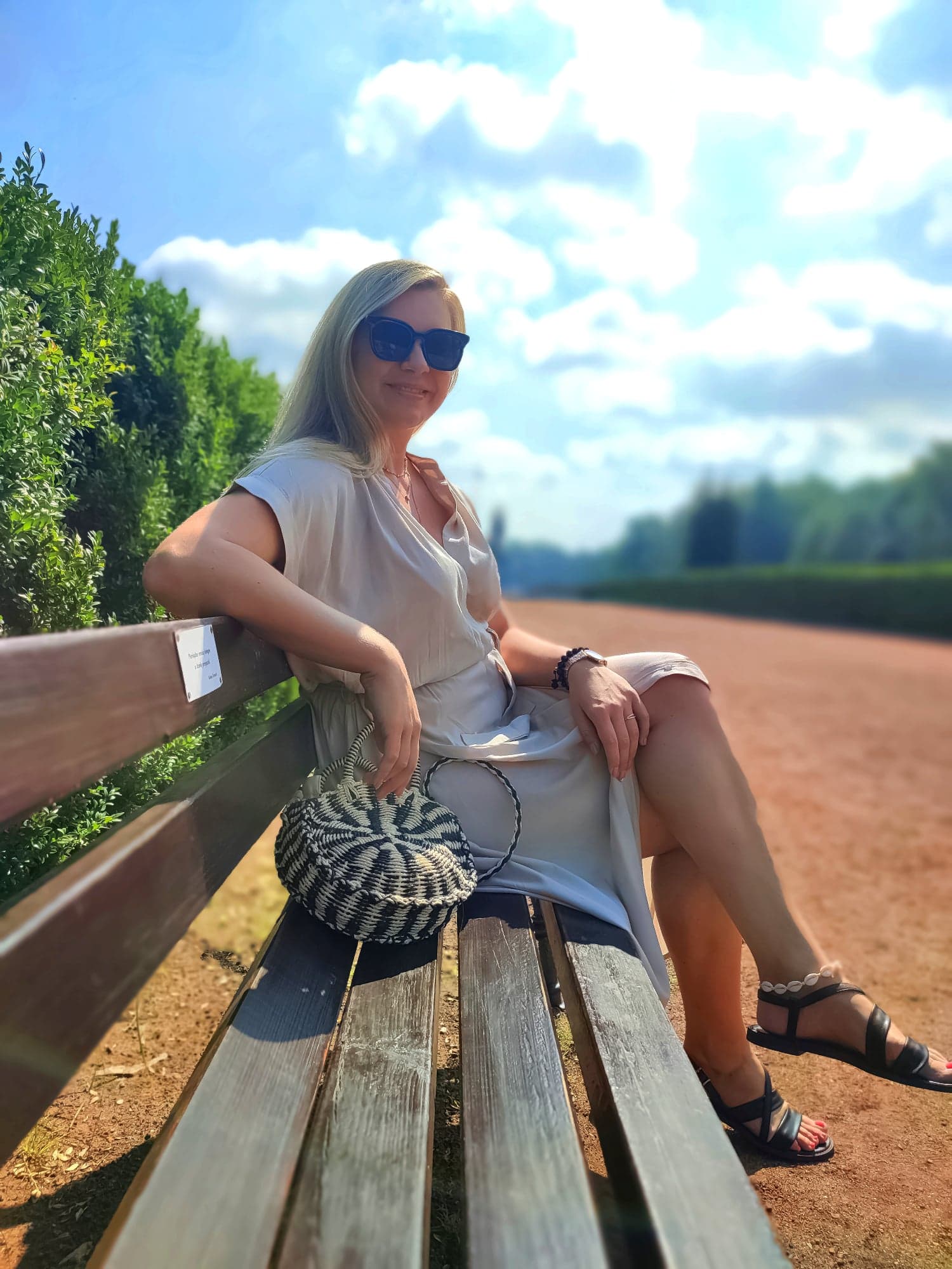 Beżowa szmizjerka Bonprix